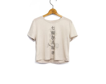 Women's 'Fall Down Seven Times, Get Up Eight' Japanese Proverb Japanese Print Cropped T-Shirt *** Size Medium ***