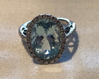 Weißgold Aquamarin “Halo” gemusterter Diamant Ring