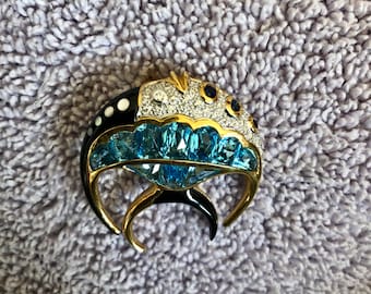 18K Gold Multi Diamant, Topas, blauer Saphir schwarze Emaille und Perlmutt Fisch Brosche