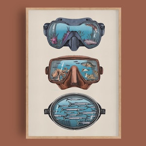 K&ouml;nnte beinhalten: Ein gerahmter Kunstdruck mit drei &uuml;bereinander angeordneten Tauchmasken. Die obere Maske zeigt eine blaue Unterwasserszene mit einer Nacktschnecke. Die mittlere Maske zeigt einen Oktopus und Fische. Die untere ovale Maske enth&auml;lt einen Schwarm silberner Fische.