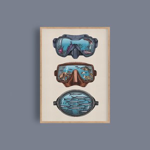 K&ouml;nnte beinhalten: Ein gerahmter Kunstdruck mit drei &uuml;bereinander angeordneten Tauchmasken. Die obere Maske zeigt eine blaue Unterwasserszene mit einer Nacktschnecke. Die mittlere Maske zeigt einen Oktopus und kleine Fische. Die untere ovale Maske enth&auml;lt einen Schwarm silberner Barrakudas.