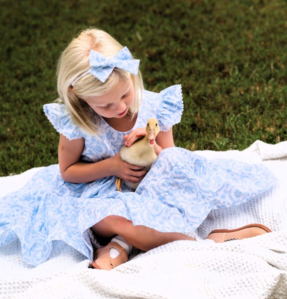 blue and white chinoiserie dress Naomi Inked Print Midi Designed with long sleeves This chinoiserie dress is GORGEOUS!
