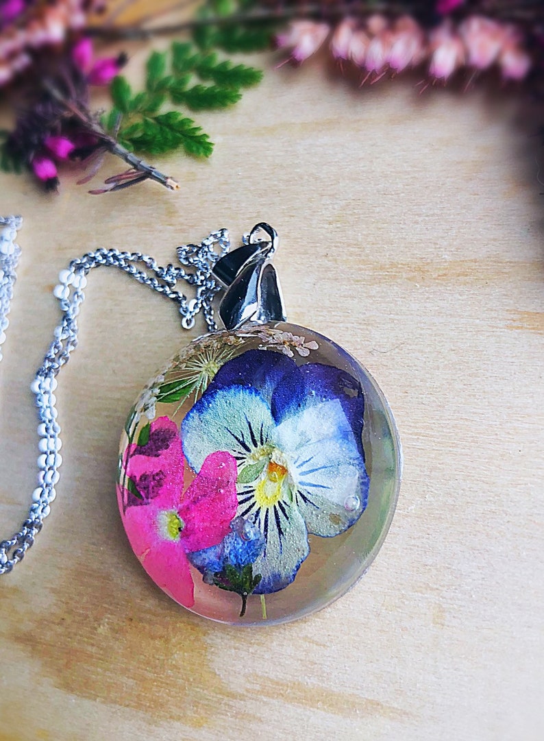Dried flower necklaces for women Terrarium nature necklace Handmade resin jewelry unique gifts for girlfriend Real flower pansy necklace
