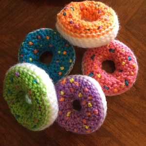Gehaakte donuts met kattenkruid (op maat handgemaakt)
