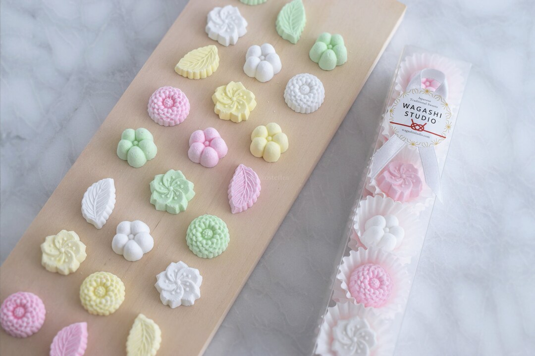 Rakugan TWO Colors 18 Pcs Organic Powdered Sugar Higashi Set for Matcha