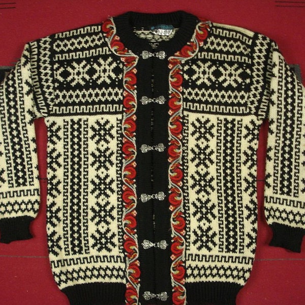 S/48 Unisex Vintage Dale of Norway Norwegian Wool 100% Cardigan Sweater Snowflakes Pewter Clasps