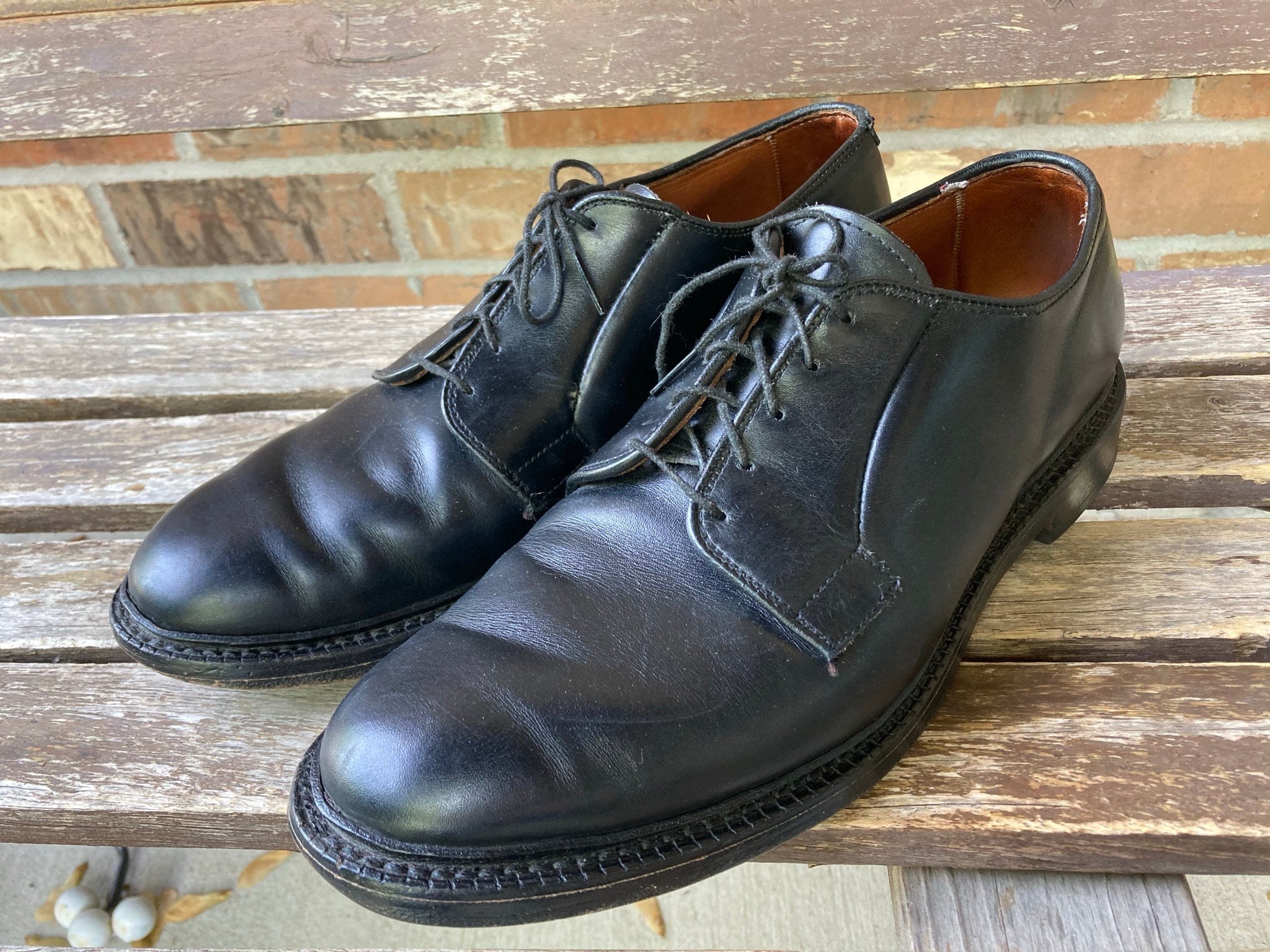 9D Vintage Allen Edmonds Leeds Plain Toe Leather Shoes Black 9D Vintage Allen Edmonds Leeds Plain Toe Leather Shoes Black