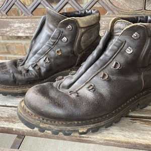 Size 9.5 Brown Leather Lace up Mountaineering Hiking Trekking Boots Vintage