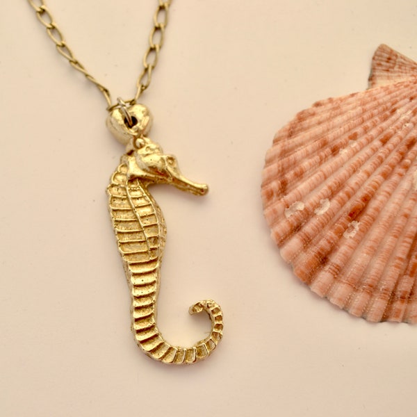 Collar caballito de mar, Colgante caballito de mar de bronce - Criatura marina, joyería minimalista, regalo para amantes de la naturaleza