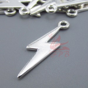 10 Blitz Bolt Charms 29 mm versilbert Anhänger SC0112619