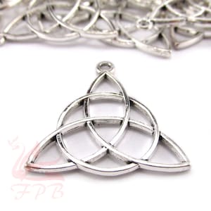 5 Celtic Trinity-knopen bedels 30 mm groothandel antiek verzilverde triquetra-hangers SC0252108