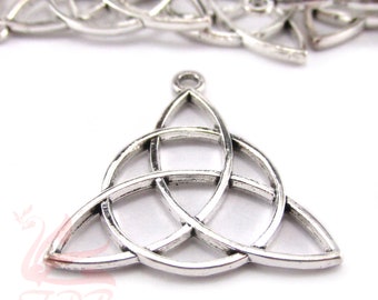 5 colgantes de nudos celtas de la Trinidad de 30 mm con triquetra bañados en plata antigua al por mayor SC0252108
