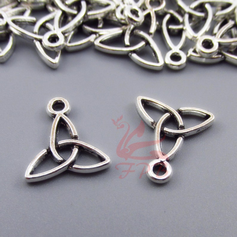 20 Celtic Trinity Knot Charms 14mm Wholesale Antiqued Silver Etsy