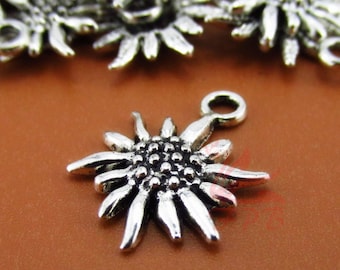 10 dijes de edelweiss de 17 mm, colgantes de flores chapados en plata envejecida al por mayor SC0024080