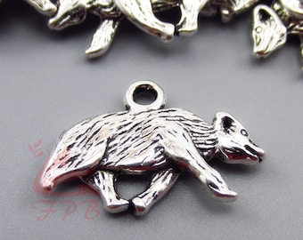 10 Badger Charms 21mm Antiqued Silver Plated Pendants SC0010981