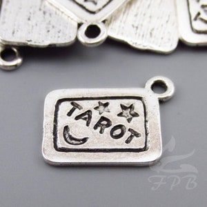 5 dijes de cartas del tarot de 18 mm, venta al por mayor, colgantes de adivinación chapados en plata envejecida SC0061548