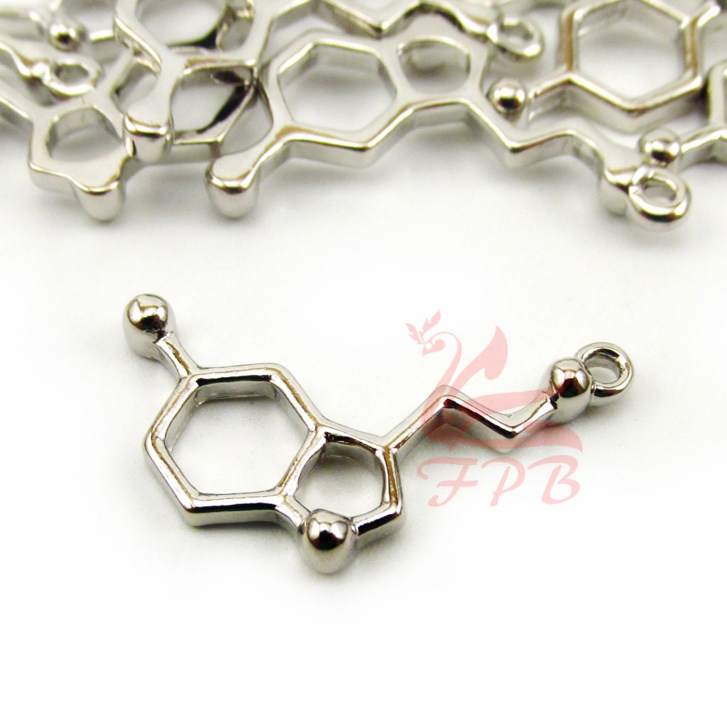 5 colgantes de moléculas de serotonina de 25 mm chapados en plata al por mayor SC0075574