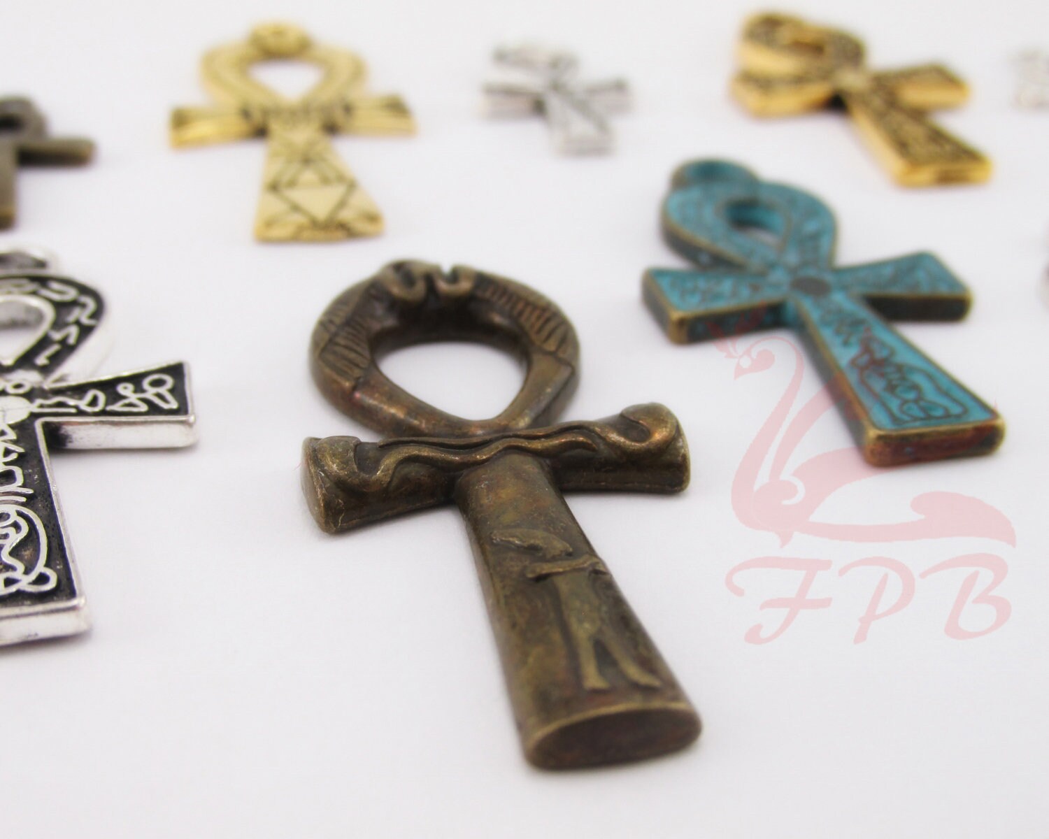 エジプトのアンクチャーム 10 個セット - 卸売アンティークゴールド