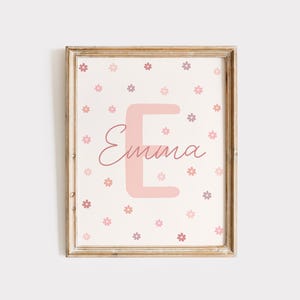 Impresión de nombre personalizado para guardería, arte de pared de margaritas para niña, imprimible con nombre de bebé, decoración de guardería rosa, decoración de habitación de niñas con flores, descarga digital