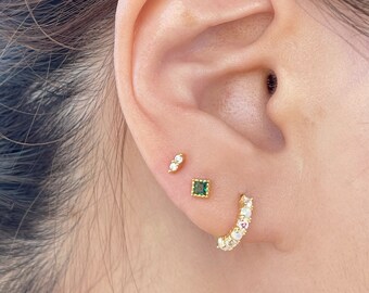 Natural Emerald Piercing Crawler Earrings Emerald Cartilage Earrings 14K Curved Emerald Earrings Ear Climbers Emerald Piercing