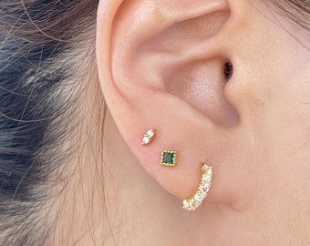 Natural Emerald Piercing Crawler Earrings Emerald Cartilage Earrings 14K Curved Emerald Earrings Ear Climbers Emerald Piercing