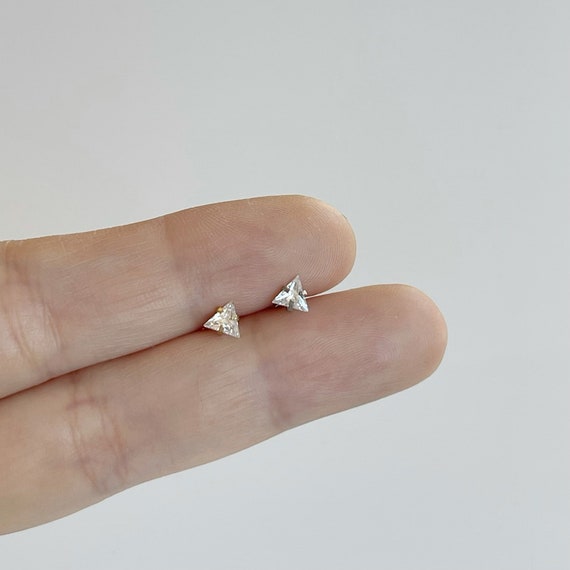 316L Surgical Steel Internally Threaded Aurora Borealis Triangle CZ Labret 316L Surgical Steel Internally Threaded Aurora Borealis Triangle CZ Labret