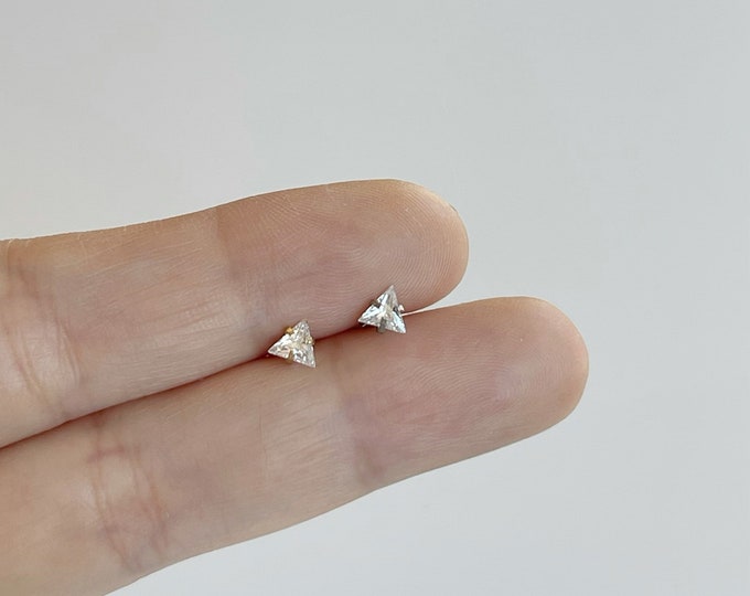 16g Triangle CZ Internally Threaded Monroe Labret 316L Surgical Steel, CZ Triangle Labret Tragus Cartilage Helix Conch