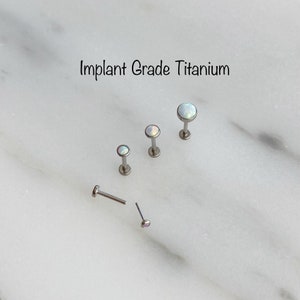 20g 18g 16g WHITE Opal Push In Bezel Setting Titanium Labret, Tiny White Opal 2mm/2.5mm/3mm/4mm Hypoallergenic Grade23 Titanium