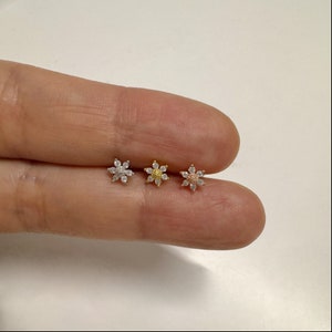 18g 16g Daisy CZ Flower piercing (Single), 316L Surgical steel Bar/Labret - cartilage helix piercing