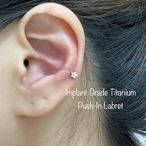 20g 18g 16g Tiny CZ Flower Push In Threadless Titanium Labret, Implant Grade Titanium for Tragus, Conch, Cartilage, Nose, Helix piercing