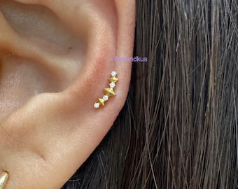 Labret curvo de titanio sin rosca con cuatro circonitas cúbicas, diseño curvo: ideal para perforaciones de tragus y cartílago (20g/18g/16g/14g).