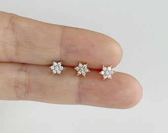 16g Paved Round CZ 6mm Flower Top on Internally Threaded 316L Surgical Steel Labret for Cartilage, Tragus, Conch, Helix