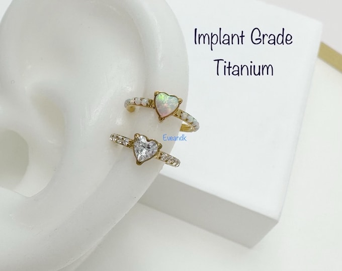 16g Heart Center with Pave Sides clicker, Titanium Cartilage, Conch, Helix hoop