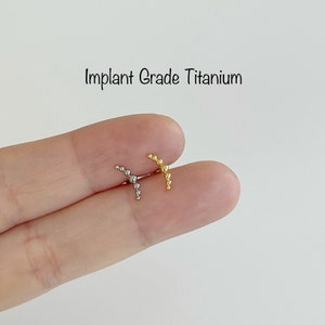16g Titanium Crescent Monroe Labret: Internally Threaded Tragus Helix Piercing