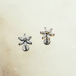 20g 18g 16g  Daisy Oval CZ Push In Titanium Labret, Implant Grade Titanium Nickel Free Hypoallergenic