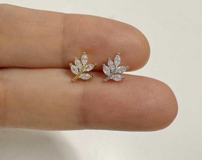 Dainty CZ Leaf Top Push-in Labret for Cartilage, Tragus, Conch, Helix