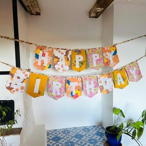 Happy Birthday Party Wandbehang Wimpelkette Banner Girlande Nachhaltiger Stoff Blumen Feier Hängend Französisch Italienisch Deutsch Spanisch
