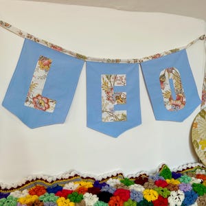 Personalizzato personalizzato blu floreale tessuto vintage nome bandierine ghirlanda tessuto sostenibile floreale bambino asilo nido neonato camera da letto ragazzo ragazza