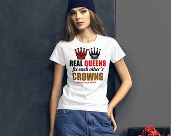 Real Queens fix each other's CROWNS Women's short sleeve t-shirt