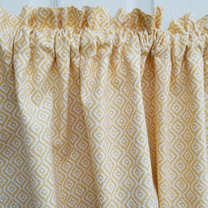 Yellow Rhythm Canary  Dining room Bedroom Bathroom  Girls  White Geometric 42&quot; Valance Curtain