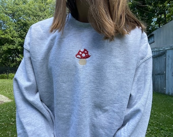 Paddenstoel geborduurde ronde hals, paddenstoelshirt, trendy shirt, sprookjesshirt, paddenstoelenverzamelaar, cadeau voor verzamelaars, natuurliefhebber, natuurshirt