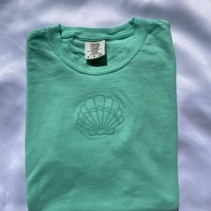 Sea Shell Embroidered T Shirt | Beach Shirt | Summer Shirt | Beach T Shirt | Shell Shirt | Beach Lover Shirt | Gift for Her | Oversized T