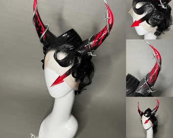Peluca estilizada "ABOGADO DEL DIABLO" GeorginatheDollWigs Peluca personalizada con un plazo de entrega de 2 a 3 meses. Hecha a pedido.