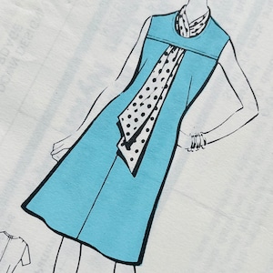 Könnte beinhalten: Vintage Schnittmuster mit einer stilisierten Illustration einer Frau in einem hellblauen Kleid mit einem gepunkteten Schal. Das Muster ist mit „Nr. 360“ und „Größe 40“ gekennzeichnet. Der Hintergrund ist ein türkisfarbener Stoff mit Blumenmuster.