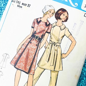 Może przedstawiać: Koperta z wykrojem krawieckim vintage Butterick 628, rozmiar 14,5 z obwodem biustu 94 cm. Ilustracja przedstawia dwa stroje: wzorzystą czerwoną sukienkę w białe wzory z czarnym paskiem oraz gładką jasnożółtą tunikę z pasującymi spodniami.