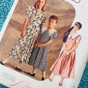Alter 7-10 Vintage Uncut 90s McCalls Schnittmuster 6981, Besondere Momente, Romantisch, Prinzessnaht Ausgestelltes Kleid mit Kragen, Cottagecore