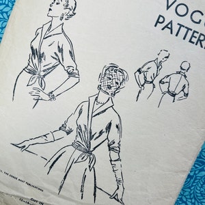 Bust 36&quot; Vintage 50s Vogue Sewing Pattern 7225, Elegant Wrap Blouse with Collar, Easy to Make, Designed for Tucking into Skirt