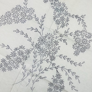 Vintage Handstickerei Bügelbild von Deightons Q406, Lazy Daisy Floral Spray, 14"Bogen