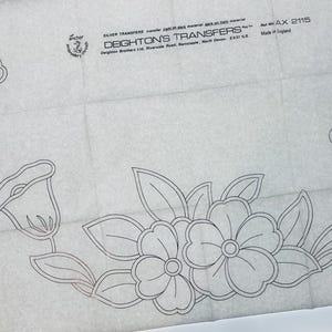 Große Stickvorlage, 74 x 51 cm (29 x 20 Zoll), Deightons Silver AX2115, schlichtes Blumenmuster für Tischdeckenkanten und Kissenbezugbordüren