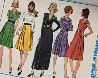 Vintage retro 70s Vogue sewing pattern 2649, Ladies V Neck Dress, Fit & Flare, Midi, Below Knee, Evening Length, Maxi, Pleats, Gathered